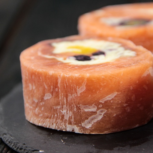 Рулеты из Кеты с Сыром, Манго и Черникой Рулеты из Кеты с Сыром, Манго и Черникой